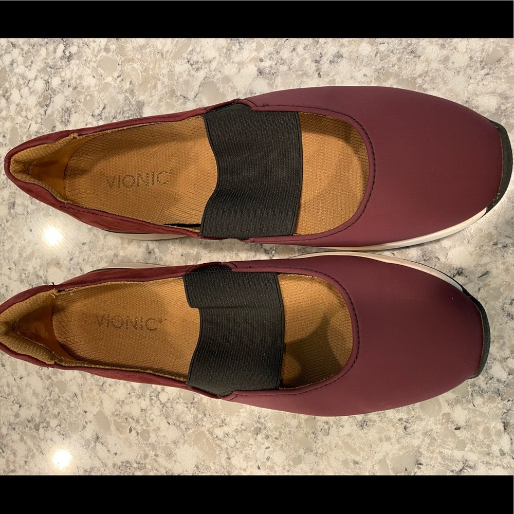 Vionic slip ons - Picture 3 of 13